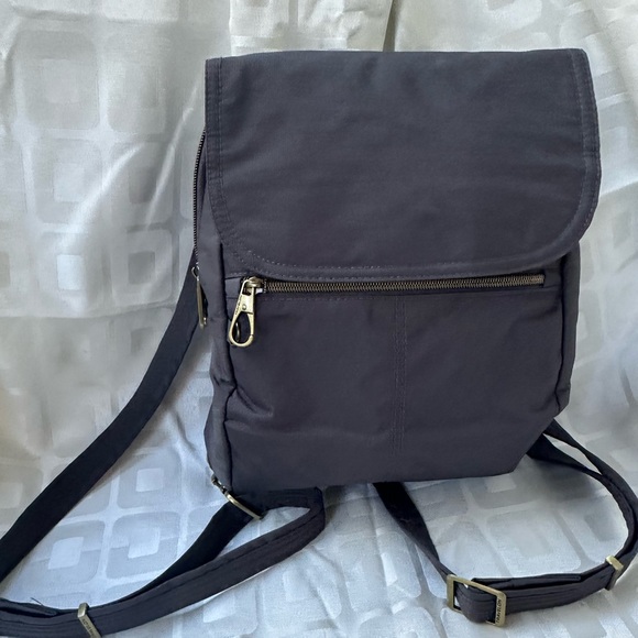 Travelon Backpack Excellent Condition - Picture 1 of 6